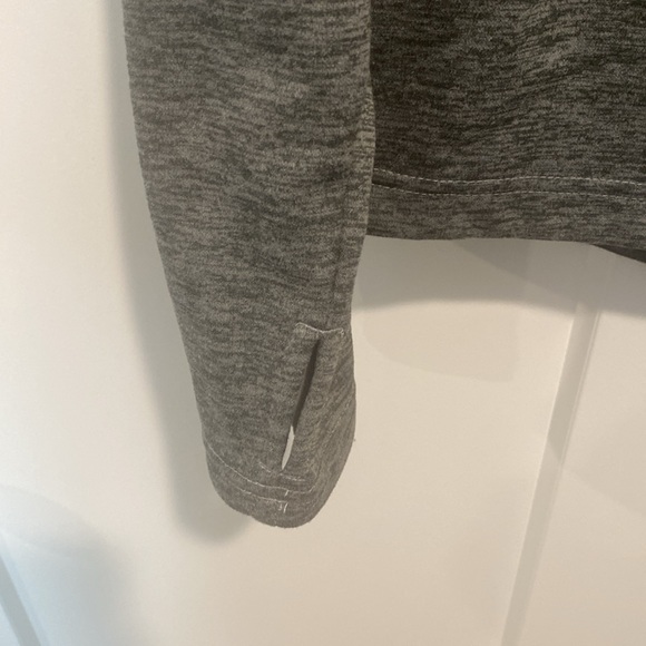 The North Face Women’s Quarter Zip - Picture 3 of 4